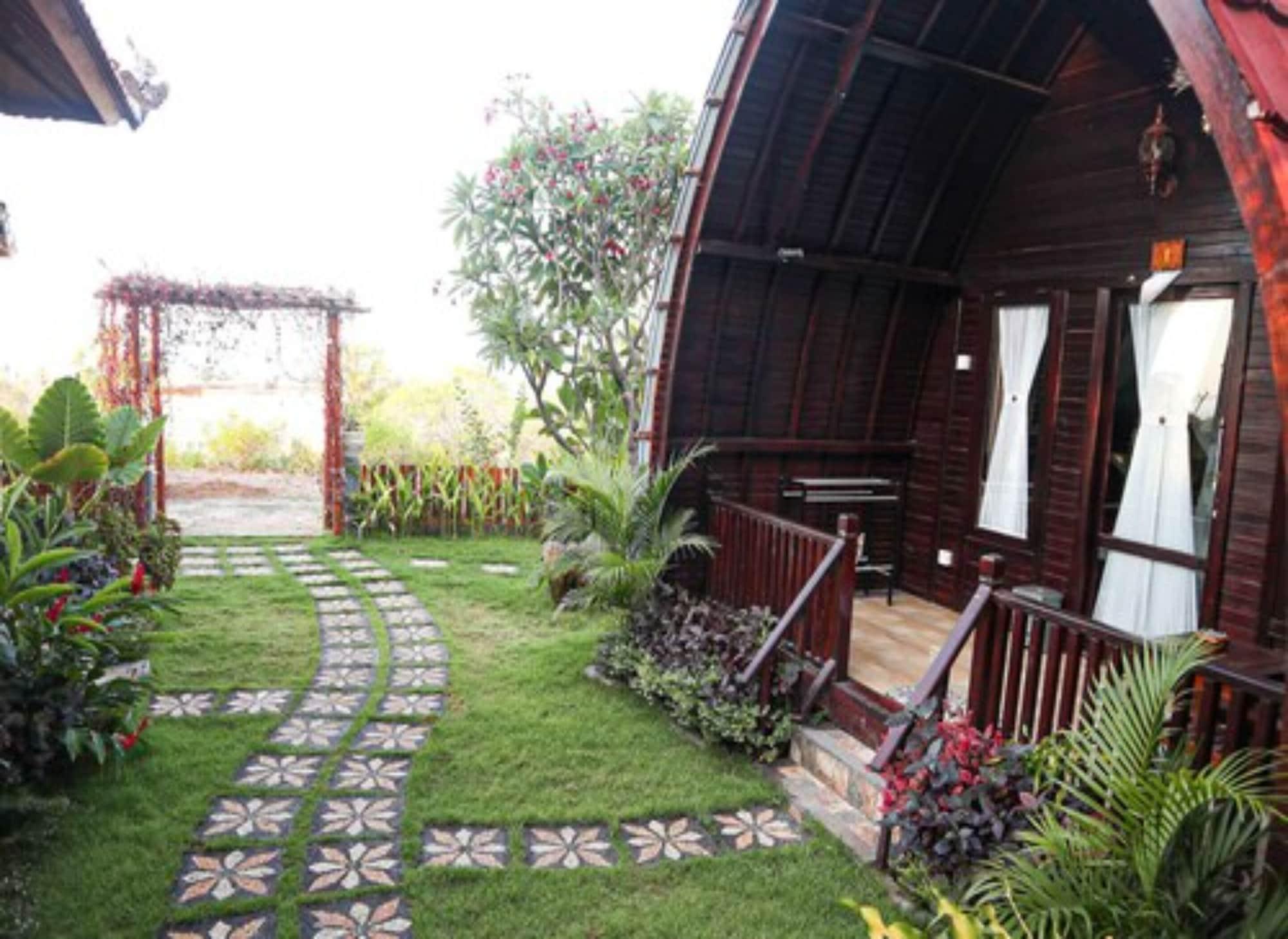 Hotra Hill Cottage Batununggul Exterior foto